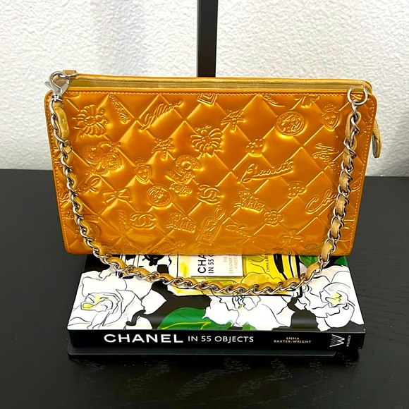 CHANEL Lucky Symbols Pochette Embossed
Quilted Patent (gold) with COA - Picture 6 of 9